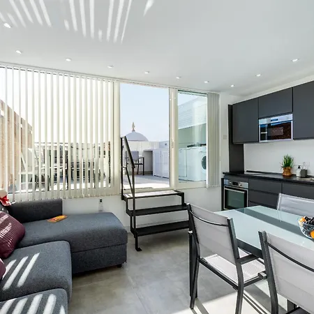 Chic With Great Terrace Apartament